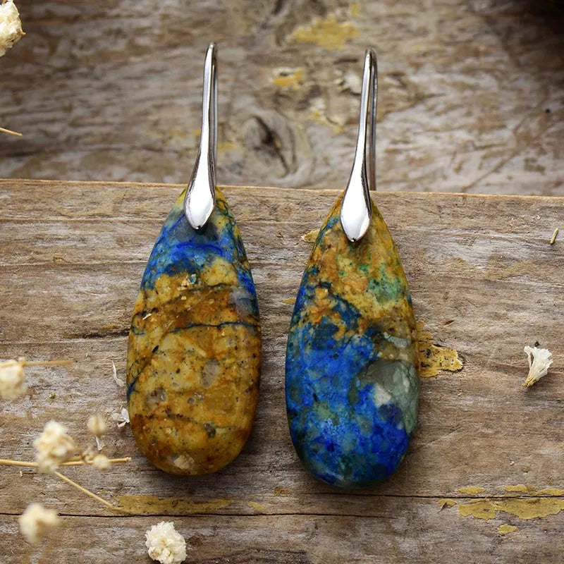 Aretes Colgantes “Teardrop” en Piedra Natural y Cobre | Diseño Artesanal Elegante · Estilo Boho Mineral · Joyería Eco-Consciente · 5.5cm