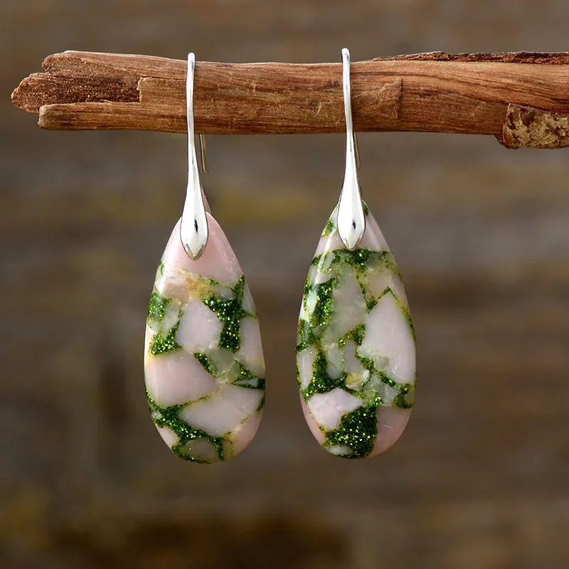 Aretes Colgantes “Teardrop” en Piedra Natural y Cobre | Diseño Artesanal Elegante · Estilo Boho Mineral · Joyería Eco-Consciente · 5.5cm